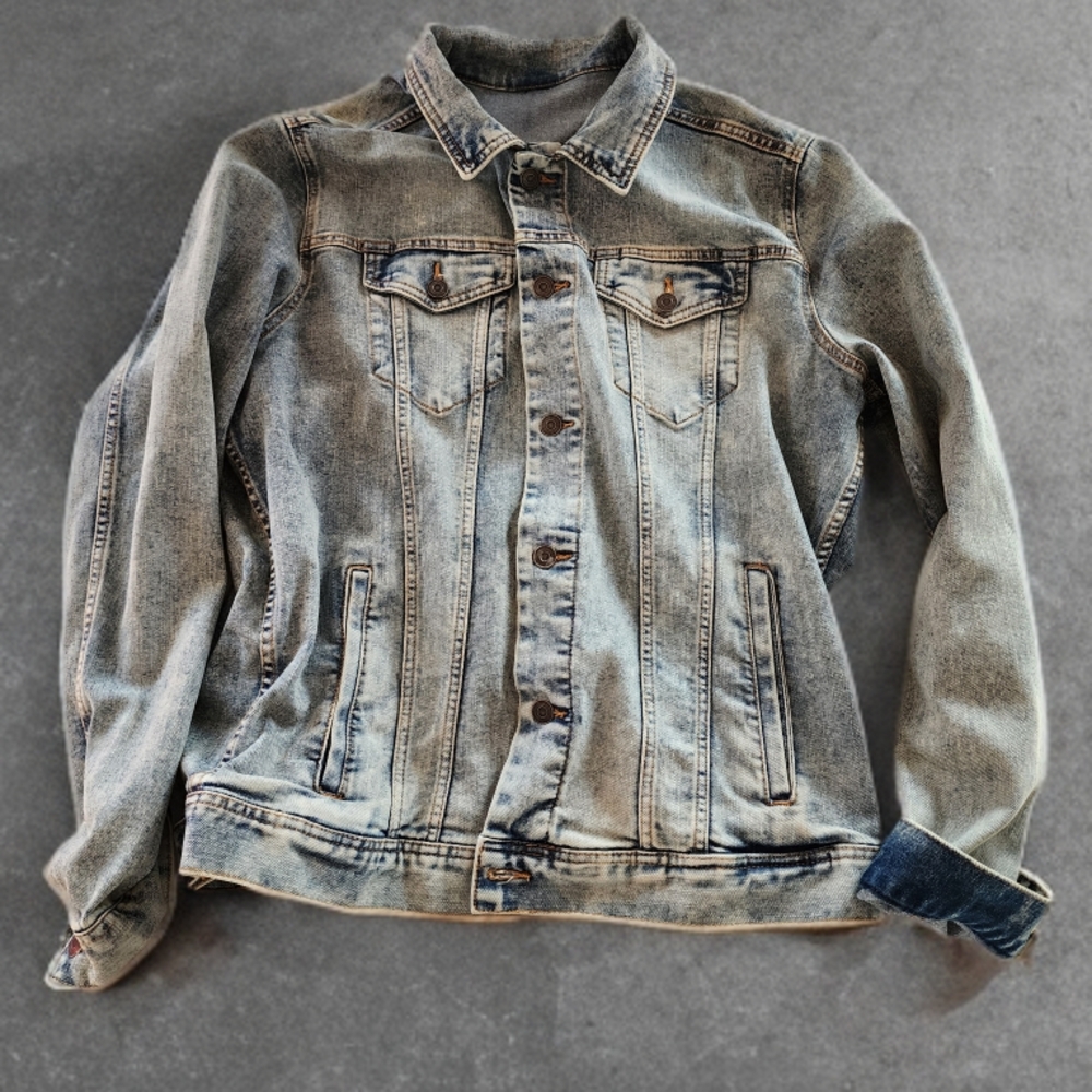 𝗦𝗢𝗟𝗗 Jean Jacket (light wash)